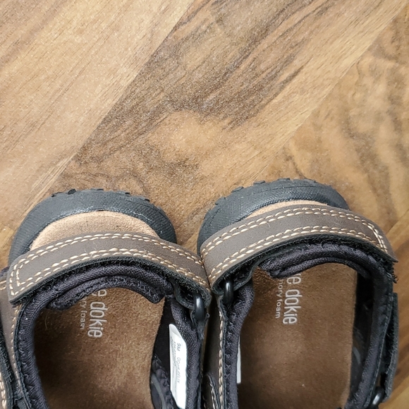 Okie Dokie Brown Sandals - Picture 6 of 7